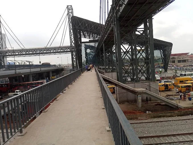 Oshodi-pedestrain-bridge (1)